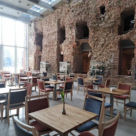 Twierdza Donzon 酒店 Srebrna Góra